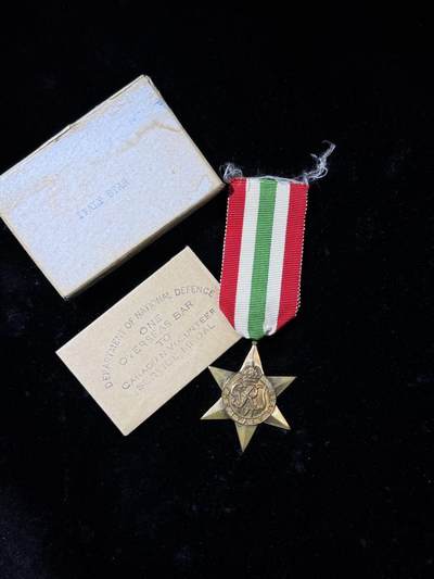 戎马世界章牌大赏第115期 英国二战意大利之星奖章，带盒与包装纸