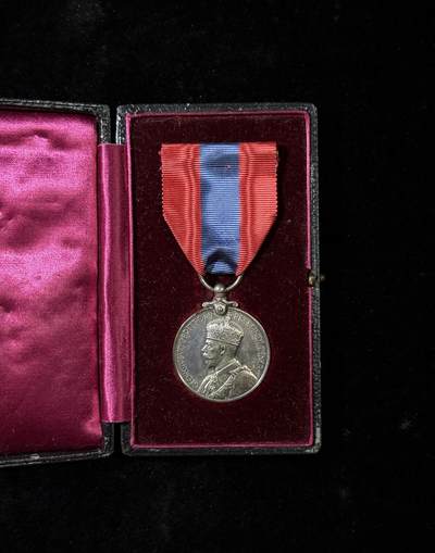 戎马世界章牌大赏第115期 英国帝国服务奖章，银制