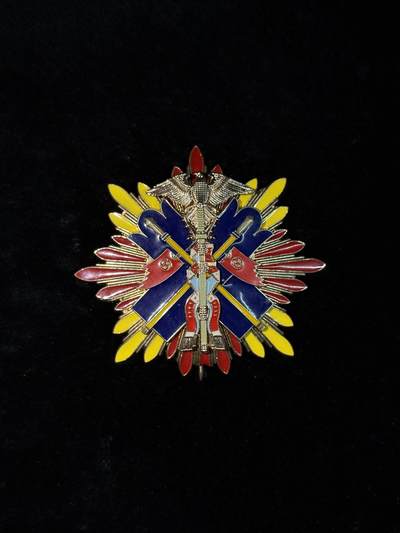 戎马世界章牌大赏第115期 日本金鸱章星芒章，复刻影视道具，下边光芒断了一根