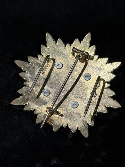 戎马世界章牌大赏第115期 日本金鸱章星芒章，复刻影视道具，下边光芒断了一根