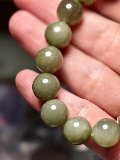 抚柳草堂-第二十八期章牌钱币  奖章勋章 满百包邮 放漏专场 和田玉青玉手串 和田粉青料质地细腻结构紧密 料子老熟具有丝绢光泽 个别转光珠子具有猫眼效应 珠径11.9mm 重42.6g 上手效果百搭 显白