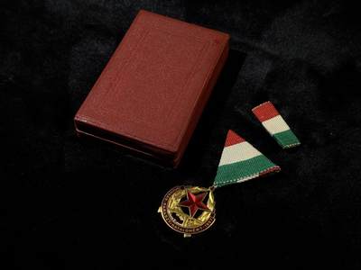 戎马世界章牌大赏第115期 匈牙利恢复工农力量纪念奖章，镇压1956匈牙利事件的