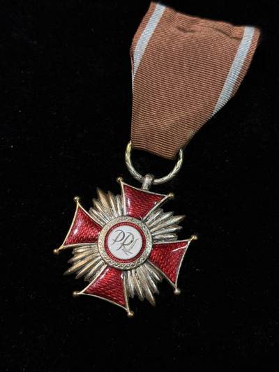 戎马世界章牌大赏第115期 波兰银级功绩十字勋章