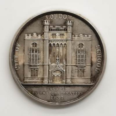 博洋堂“生趣盎然”4月精品专场暨第169期（全场包邮） 英国伦敦学院银章，淡彩包浆，品相上佳，美轮美奂，直径58mm，重量86.4g。