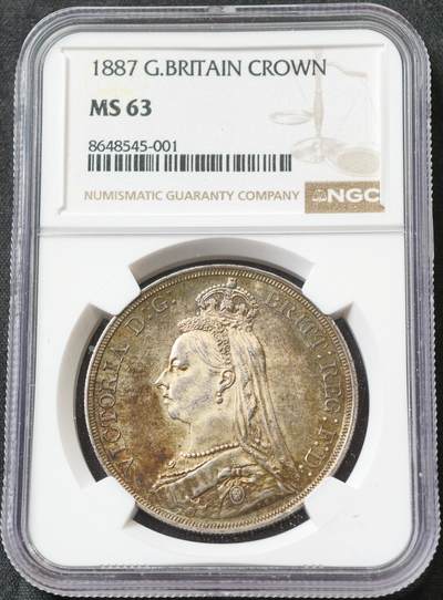 甄臻铺-“方寸甄品”甄品场-世界币章拍卖（第62期），送拍享返佣金等优惠多多 - NGC-MS63 1887年英国维多利亚女王高冠马剑克朗，经典品种，重五彩漂亮 收藏级包浆 最近国内麦稀奇拍卖同分白币已经到5400元 
