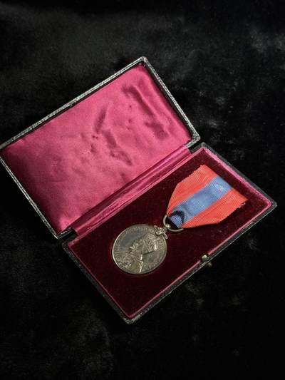 戎马世界章牌大赏第115期 英国帝国服务奖章，银制