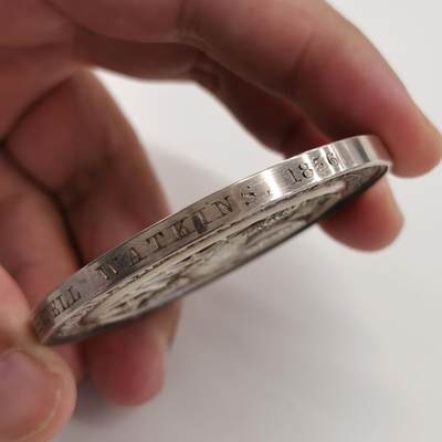 博洋堂“生趣盎然”4月精品专场暨第169期（全场包邮） 英国伦敦学院银章，淡彩包浆，品相上佳，美轮美奂，直径58mm，重量86.4g。