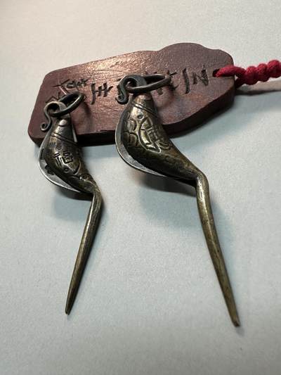 清-民国-建国｜老铜器专场.伍 晚清民国老铜錾刻福禄鱼形裁纸刀一对 