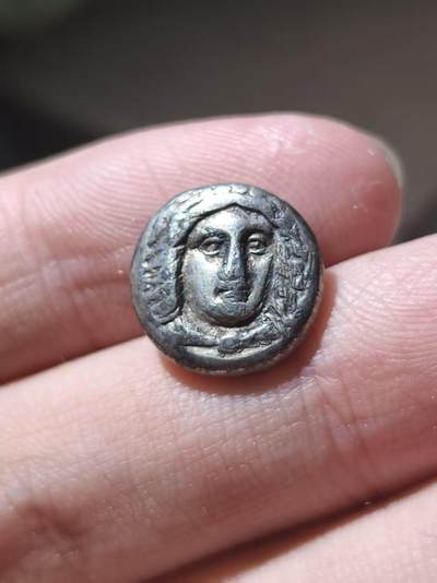 星盘世界钱币 5.2年度精品币大拍 一周年抽奖活动 波斯帝国-卡利亚总督 哈利卡纳苏斯1德拉克马 阿波罗银币 该地区以摩索拉斯总督的陵墓闻名 世界七大奇迹之一 该币应该是后继总督