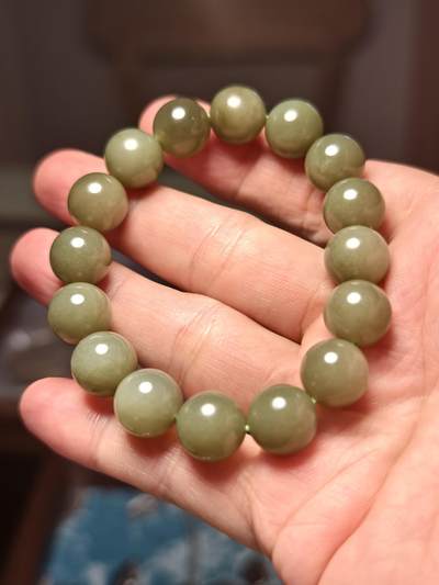 抚柳草堂-第二十八期章牌钱币  奖章勋章 满百包邮 放漏专场 和田玉青玉手串 和田粉青料质地细腻结构紧密 料子老熟具有丝绢光泽 个别转光珠子具有猫眼效应 珠径11.9mm 重42.6g 上手效果百搭 显白