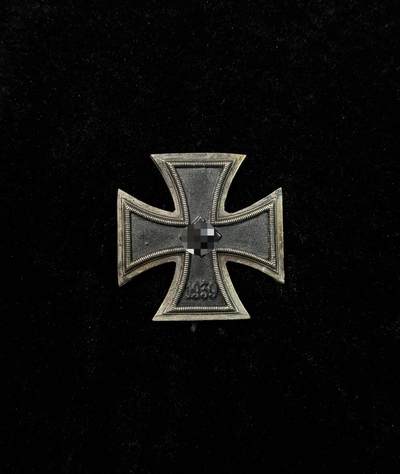 戎马世界章牌大赏第115期 德国二战一级铁十字勋章，漆面后补，别针后焊，外框开裂后粘
