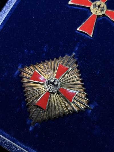 戎马世界章牌大赏第115期 德国联邦功绩十字勋章，大军官级，星芒章银制