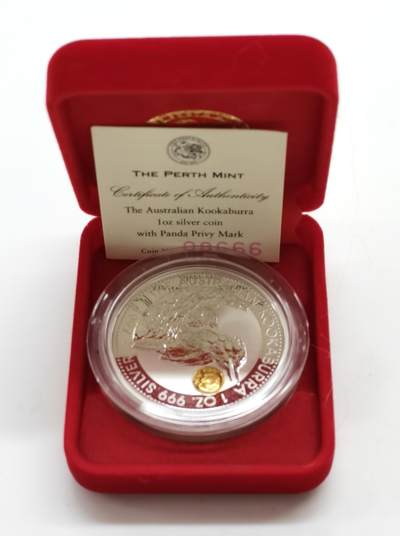 博洋堂“生趣盎然”4月精品专场暨第169期（全场包邮） 澳大利亚1997年1元带私印普制银币 笑翠鸟（带熊猫纯金私印） 999银1盎司 发行量：1万5千 盒证全