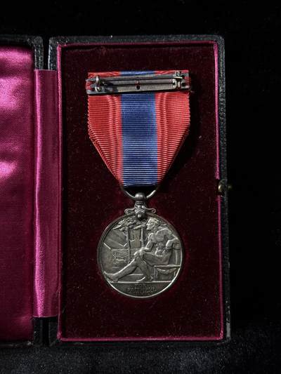 戎马世界章牌大赏第115期 英国帝国服务奖章，银制