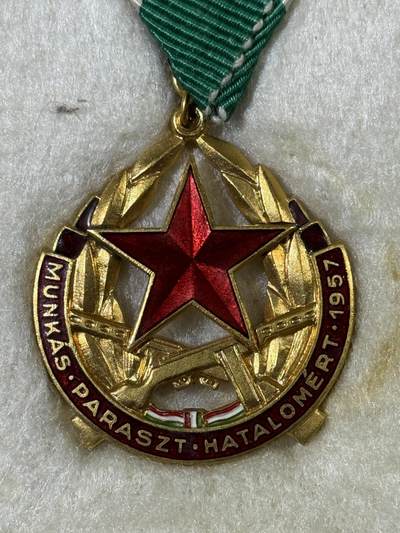 戎马世界章牌大赏第115期 匈牙利恢复工农力量纪念奖章，镇压1956匈牙利事件的