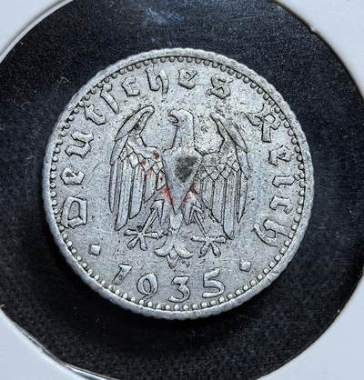 外国优质老铜币纪念币银币专场，周六晚上九点倒数截拍，满百包邮，节前出差在外，5月3日统一发货,可寄存半年，喜欢朋友微信扫描二维码可直接参拍 纳粹德国1935年50芬尼E版，正面为帝国鹰徽，背面是面值与橡叶饰，是希特勒上台后扩军备战时期的流通货币，见证了纳粹德国早期的经济与社会背景。