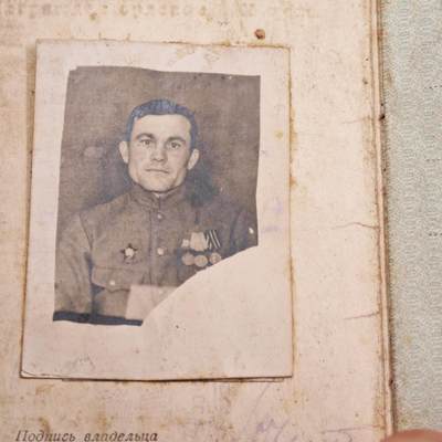 4月26日结束，成斌徽章钱币精品场 苏联二战红星战功套装附证书 照片