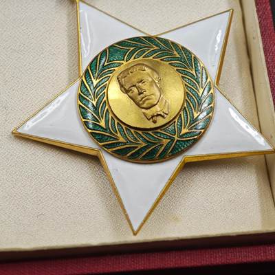 4月26日结束，成斌徽章钱币精品场 原盒保加利亚一级1944奖章 略章齐全