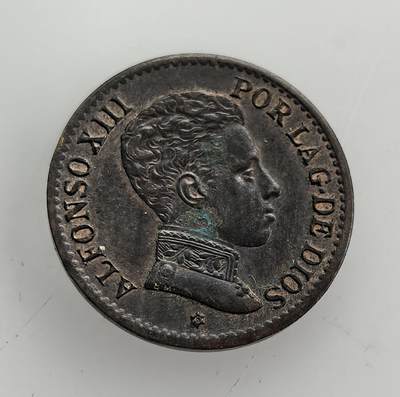 外国优质老铜币纪念币银币专场，周六晚上九点倒数截拍，满百包邮，节前出差在外，5月3日统一发货,可寄存半年，喜欢朋友微信扫描二维码可直接参拍 少见欧洲老藏家币藏-西班牙阿方索十三世1906 年1 分铜币，属君主立宪时期辅币，见证了西班牙王国晚期动荡局势与殖民帝国衰落的时代背景。