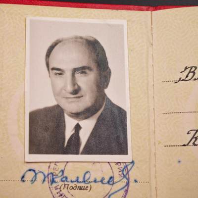 4月26日结束，成斌徽章钱币精品场 保加利亚优秀劳动者奖章原盒附证书照片