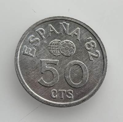 外国优质老铜币纪念币银币专场，周六晚上九点倒数截拍，满百包邮，节前出差在外，5月3日统一发货,可寄存半年，喜欢朋友微信扫描二维码可直接参拍 欧洲老藏家币藏-西班牙胡安・卡洛斯一世1980年世界杯50分纪念币，为 1982 年世界杯主题纪念版，是西班牙民主化后迎接重大国际赛事的见证。