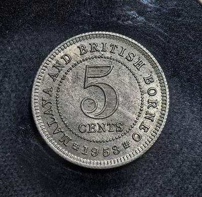 外国优质老铜币纪念币银币专场，周六晚上九点倒数截拍，满百包邮，节前出差在外，5月3日统一发货,可寄存半年，喜欢朋友微信扫描二维码可直接参拍 英属马来亚与婆罗洲1953年5 分币，正面为伊丽莎白二世女王头像，是英国殖民统治时期的货币，见证了马来亚独立前的过渡阶段。