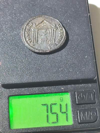 星盘世界钱币 5.2年度精品币大拍 一周年抽奖活动 罗马帝国 公元309年 马克森提乌斯 富利铜币 阿奎莱亚厂打制。正面为马克森提乌斯头戴桂冠面右侧像，铭文： IMP C MAXENTIVS PF AVG