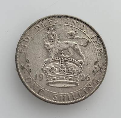 外国优质老铜币纪念币银币专场，周六晚上九点倒数截拍，满百包邮，节前出差在外，5月3日统一发货,可寄存半年，喜欢朋友微信扫描二维码可直接参拍 美品细节不错英国1926年乔治五世 1 先令银币，正面为国王像，背面是带皇冠的雄狮，是一战后英国经济恢复期的流通货币。