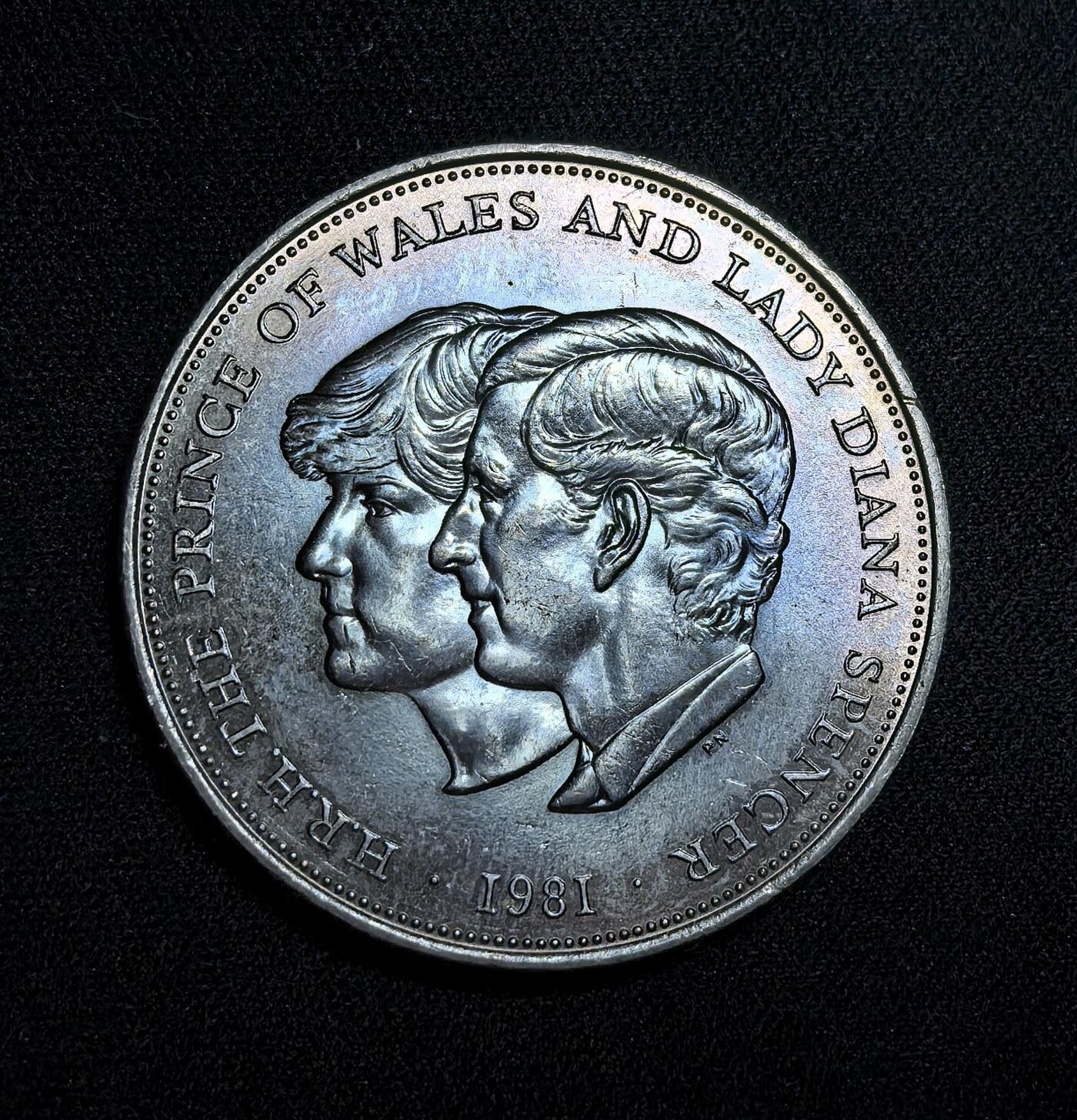 外国优质老铜币纪念币银币专场，周六晚上九点倒数截拍，满百包邮，节前出差在外，5月3日统一发货,可寄存半年，喜欢朋友微信扫描二维码可直接参拍