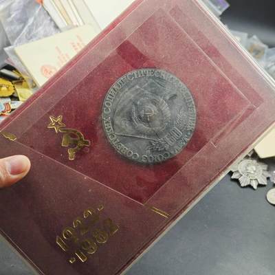 4月26日结束，成斌徽章钱币精品场 原盒苏联60周年纪念章