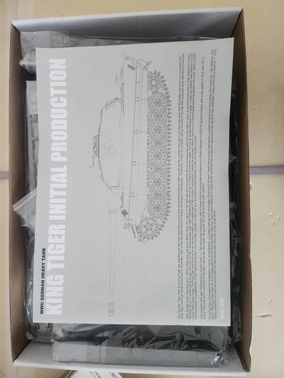 南水社第5次拍卖  Takom 1/35 二战德国 虎王 重型坦克 初期型（2096）已开封板件未组 含蚀刻片、水贴及透明件 未盒全损