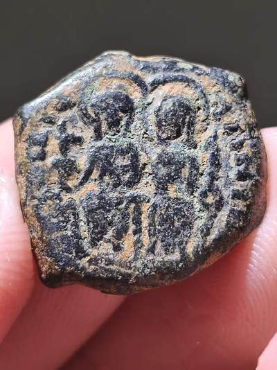 星盘世界钱币 5.2年度精品币大拍 一周年抽奖活动 拜占庭帝国 公元573年 查士丁二世和皇后索菲亚 半富利铜币 塞萨洛尼基厂打制。正面为查士丁二世和皇后坐像，铭文：DN IVSTINVS PP AVG