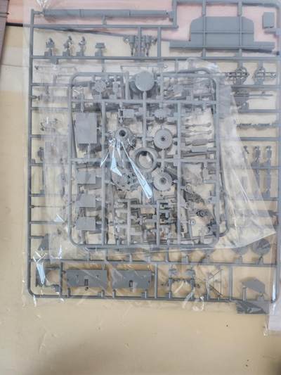 南水社第5次拍卖  Border 1/35 德国豹2A5/A6主战坦克模型（BT-002）已开封板件未组 含说明书、水贴及全金属炮管 默认盒全损