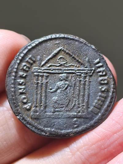 星盘世界钱币 5.2年度精品币大拍 一周年抽奖活动 罗马帝国 公元309年 马克森提乌斯 富利铜币 阿奎莱亚厂打制。正面为马克森提乌斯头戴桂冠面右侧像，铭文： IMP C MAXENTIVS PF AVG