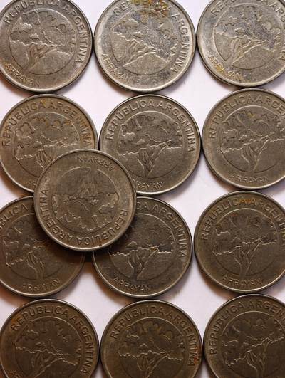 观钱 近现代机制币拍卖No.010（全场顺丰包邮，不区分偏远地区，本场5月5日开始发货）  阿根廷 5 比索流通币一组（13 枚，2017/2020 年）