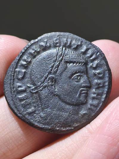 星盘世界钱币 5.2年度精品币大拍 一周年抽奖活动 罗马帝国 公元309年 马克森提乌斯 富利铜币 阿奎莱亚厂打制。正面为马克森提乌斯头戴桂冠面右侧像，铭文： IMP C MAXENTIVS PF AVG