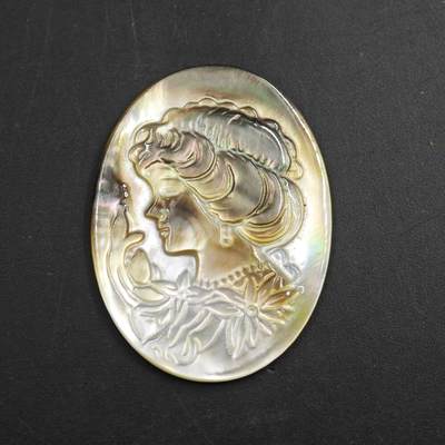 4月26日结束，成斌徽章钱币精品场 众诚评级  20世纪卡梅奥夫人贝母配件