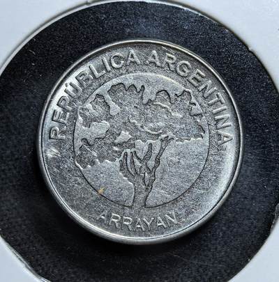 外国优质老铜币纪念币银币专场，周六晚上九点倒数截拍，满百包邮，节前出差在外，5月3日统一发货,可寄存半年，喜欢朋友微信扫描二维码可直接参拍 阿根廷 原生树种5 比索 ，承载 “团结与自由” 的建国格言，属现代流通币，彰显对本土自然与国家理念的传承。