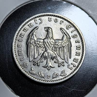 外国优质老铜币纪念币银币专场，周六晚上九点倒数截拍，满百包邮，节前出差在外，5月3日统一发货,可寄存半年，喜欢朋友微信扫描二维码可直接参拍 纳粹德国1934年1帝国马克F版，正面为魏玛风格的帝国鹰与公共利益铭文，是纳粹早期延续旧币制的过渡性货币，见证了政权交替与经济扩张的开端。