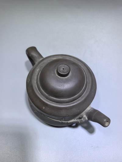 旧藏老紫泥竹节紫砂壶，器型规整，竹韵清雅，泥料温润，藏岁月风骨，品茶香雅韵。 旧藏老紫泥竹节紫砂壶，器型规整，竹韵清雅，泥料温润，藏岁月风骨，品茶香雅韵。