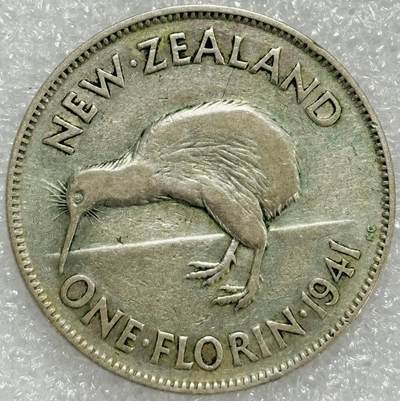 文馨钱币收藏第 302 场，国外回流老铜币，中东阿拉伯地区，拉美等国货币，30 号 1 号二连拍，长期接代拍业务，预计 4 月 4-5 号发货 1941 年英属新西兰乔治六世 1 佛罗琳银币，11.3 克 500 银