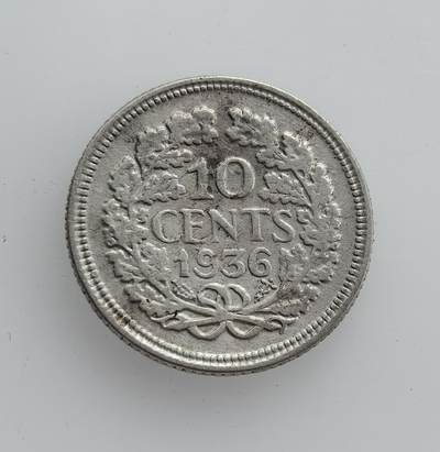 外国优质老铜币纪念币银币专场，周六晚上九点倒数截拍，满百包邮，节前出差在外，5月3日统一发货,可寄存半年，喜欢朋友微信扫描二维码可直接参拍 荷兰威廉明娜女王1936年10分银币，是二战前夕荷兰经济稳定时期的流通货币，见证了当时荷属殖民地的经济体系。