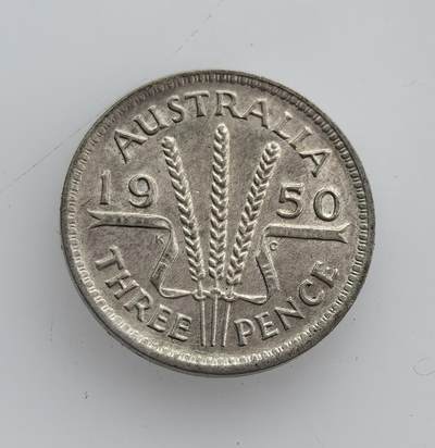 外国优质老铜币纪念币银币专场，周六晚上九点倒数截拍，满百包邮，节前出差在外，5月3日统一发货,可寄存半年，喜欢朋友微信扫描二维码可直接参拍 澳大利亚1950 年乔治六世 3 便士银币，正面为英王头像，背面以麦穗象征农业，是澳英联邦时期的流通货币，见证了战后澳大利亚的经济复苏