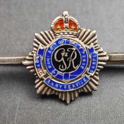 4月26日结束，成斌徽章钱币精品场 英国二战炮兵证章银质珐琅