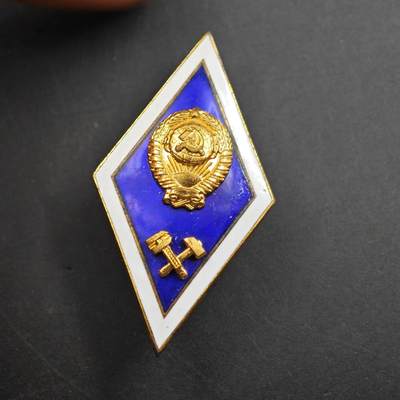 4月26日结束，成斌徽章钱币精品场 苏联理工学院校徽铜制珐琅