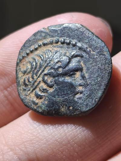 星盘世界钱币 5.2年度精品币大拍 一周年抽奖活动 少见！古希腊塞琉古帝国 公元前162–150年 德米特里一世·救主 推罗城铜币正面是戴王室束发带的德米特里头像，画风简洁硬朗。