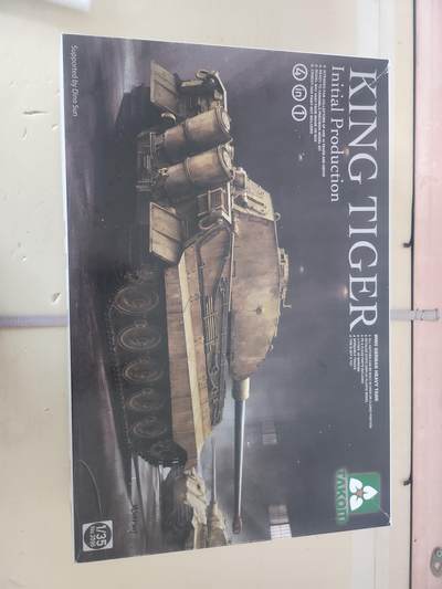 南水社第5次拍卖  Takom 1/35 二战德国 虎王 重型坦克 初期型（2096）已开封板件未组 含蚀刻片、水贴及透明件 未盒全损