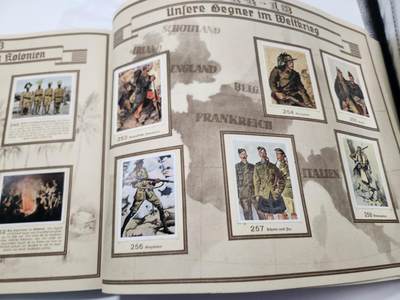 南水社第5次拍卖  魏玛德国时期 稀少第一次世界大战专题香烟卡收藏册《Der Weltkrieg》（《世界大战》） 全册完整无缺保持完好 德累斯顿“Cigaretten-Bilderdienst Dresden”官方发行 全套彩色烟卡 含战场场景、武器装备、各国军队、政治人物及战争地图 附完整文字说明 