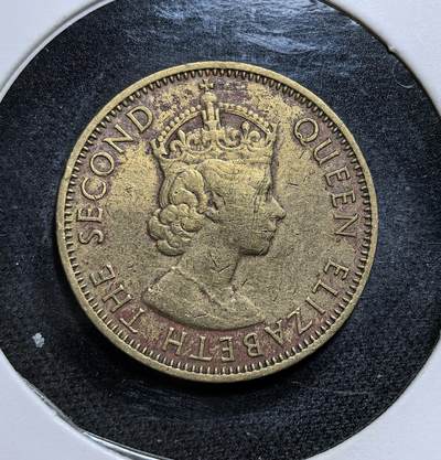 外国优质老铜币纪念币银币专场，周六晚上九点倒数截拍，满百包邮，节前出差在外，5月3日统一发货,可寄存半年，喜欢朋友微信扫描二维码可直接参拍 英属牙买加1961 年半便士铜币，正面是伊丽莎白二世女王头像，背面为牙买加国徽，是牙买加独立前仍为英国殖民地时期的流通货币。