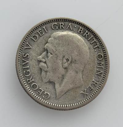 外国优质老铜币纪念币银币专场，周六晚上九点倒数截拍，满百包邮，节前出差在外，5月3日统一发货,可寄存半年，喜欢朋友微信扫描二维码可直接参拍 英国乔治五世时期1928年1先令银币，正面为国王头像，背面是皇冠雄狮图案，是一战后英国经济恢复期的流通货币。